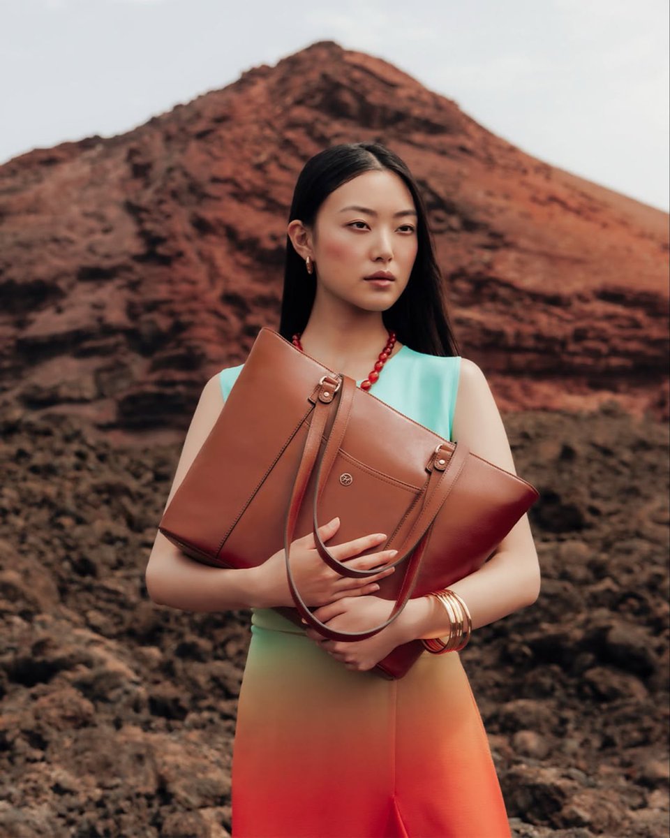 paraisoprod's tweet photo. 👜 Timeless style, everyday confidence ✨

Production: @m_lacreative_
Production Manager: @zimmerpauline
Creative Director: @annebqueneau
Photo: @siloine
Video: @clementrouze
Stylism: @mrx_marie &amp; @camille.yot
HMUA: @ferte.marie
Models: @bruno_sharif &amp; @jinx_cao https://t.co/ThdnwkIzsO