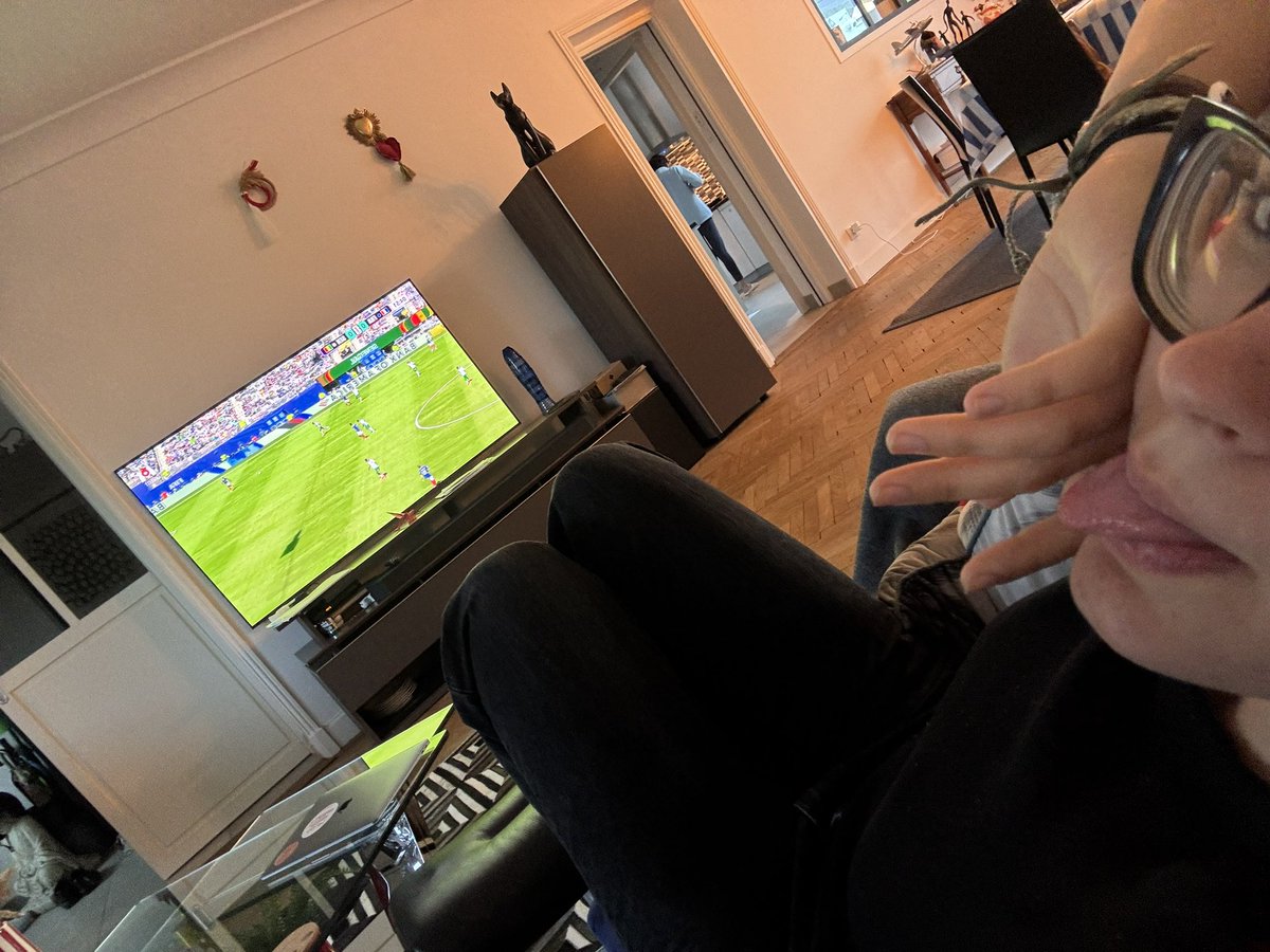 useragrs's tweet photo. il manque juste un gran brun musclé avec qui manger des chips jusqu’à pas d’heure #bdhprime https://t.co/PwG403J8aU