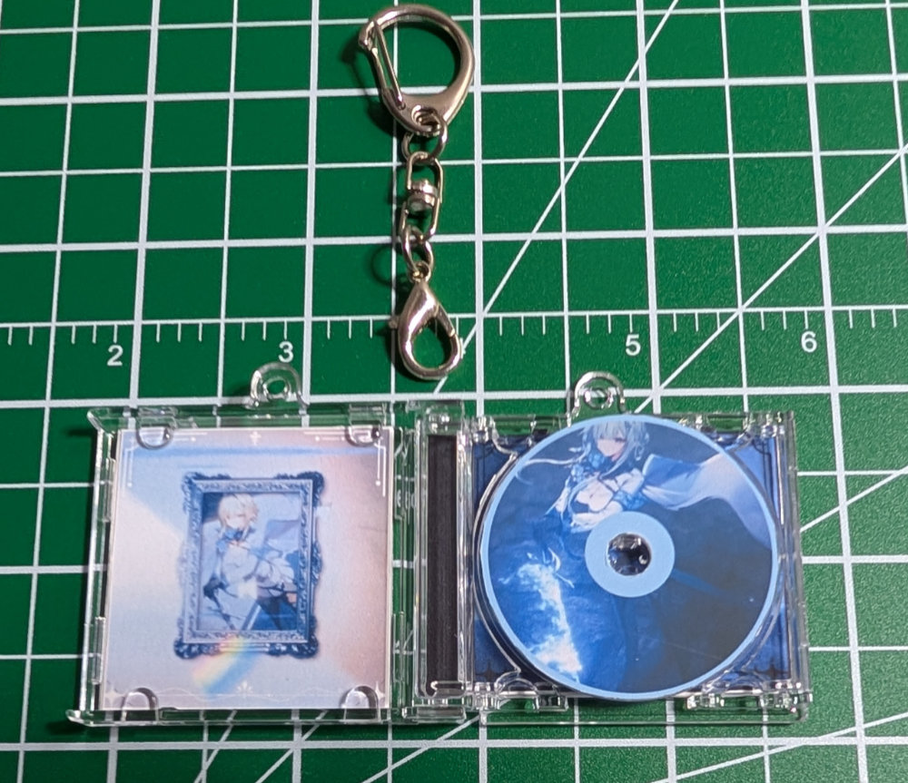 absolute_link's tweet photo. These are the freebies I gave out at Phasecon!

It's a mini CD case keychain, a lil trend that I saw going around, and figured I could do one with Mina's first cover! There's an NFC tag in it that goes to the YT link, and it opens if you take the chain off.

(1/3)

#Wilhelminart https://t.co/sVJNpwITzf