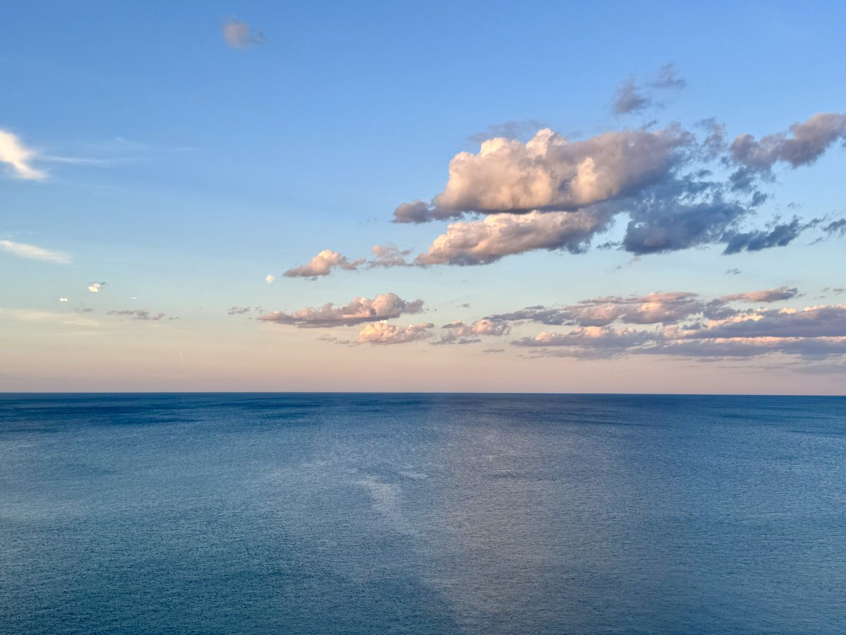 MichaelHeimlich's tweet photo. Overlooking Lake Michigan view east-blue sky-white clouds-cumulus-water reflections-sunshine 7:15-8:10 pm June 15 2026 Edgewater-Chicago Illinois USA -Editorial Use Permission w/Credit: Michael Heimlich @MichaelHeimlich; #LakeMichigan #Sky #Clouds #wx #ILwx @NWSChicago #StormHour https://t.co/bRWWSzvnf3