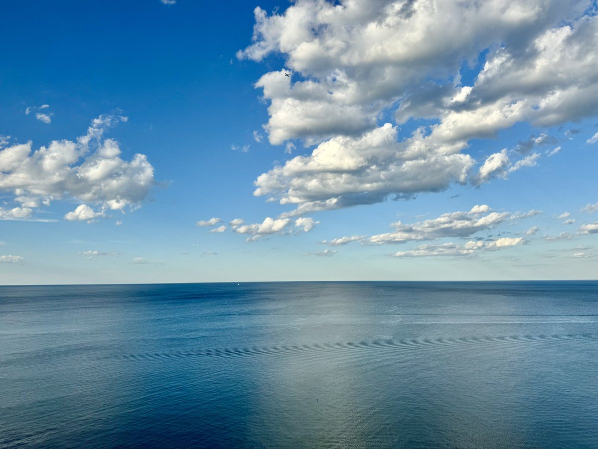 MichaelHeimlich's tweet photo. Overlooking Lake Michigan view east-blue sky-white clouds-cumulus-water reflections-sunshine 7:15-8:10 pm June 15 2026 Edgewater-Chicago Illinois USA -Editorial Use Permission w/Credit: Michael Heimlich @MichaelHeimlich; #LakeMichigan #Sky #Clouds #wx #ILwx @NWSChicago #StormHour https://t.co/bRWWSzvnf3