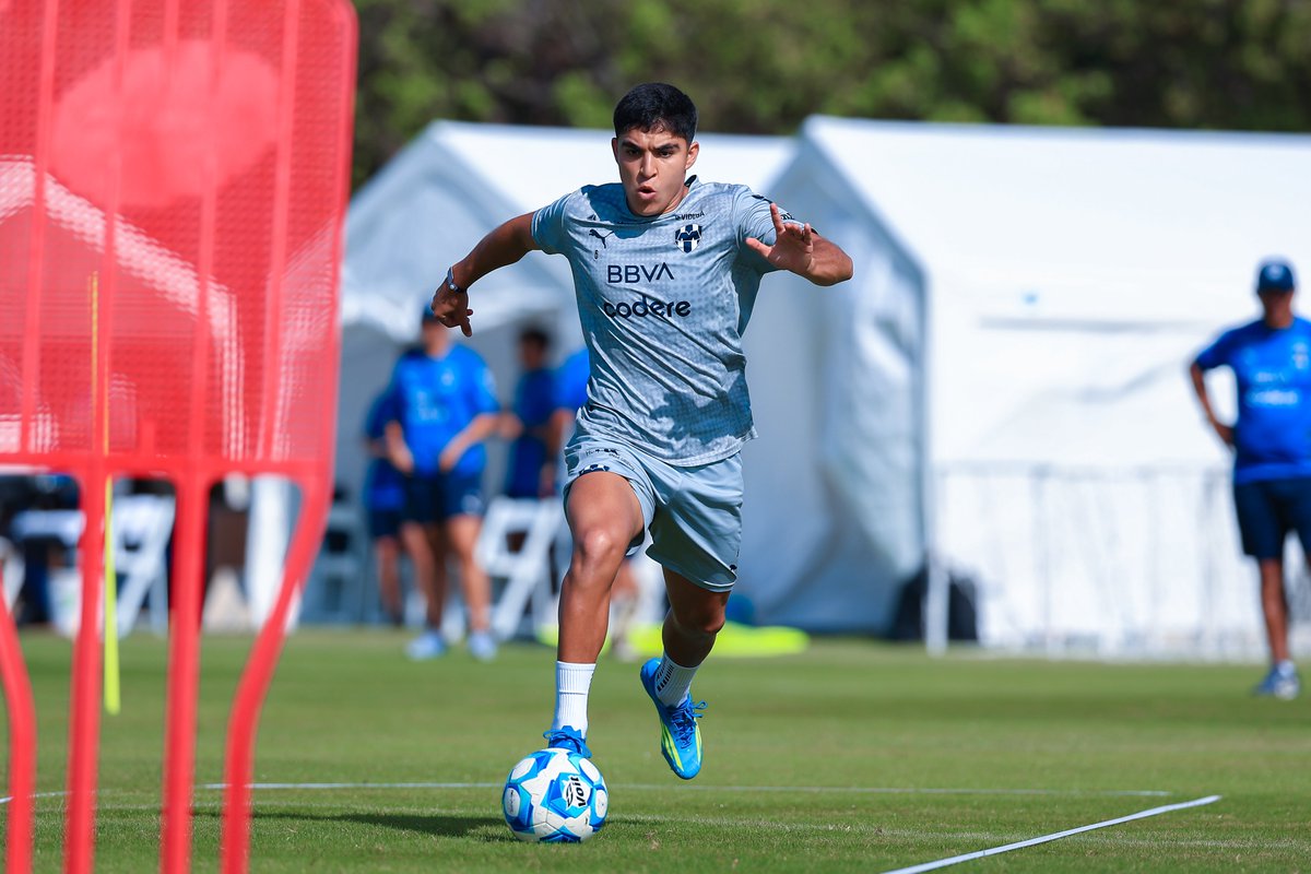 Rayados's tweet photo. Día 7 en la Pretemporada Rayada y seguimos al máximo esfuerzo.👊🏼🔥 https://t.co/yVgaSh1Lsx