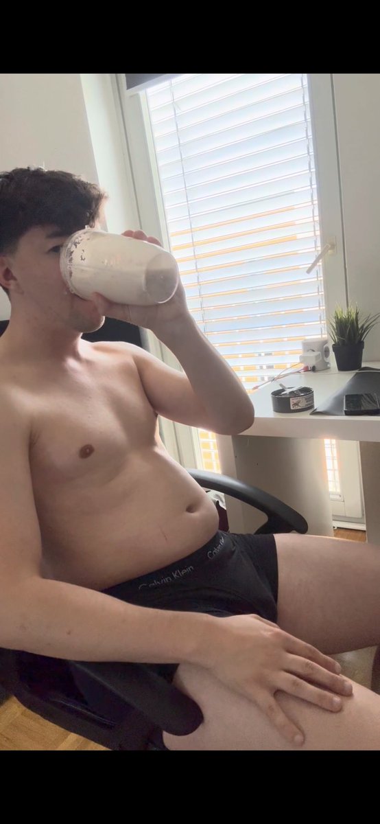 Collegeboyhottie_ tweet media