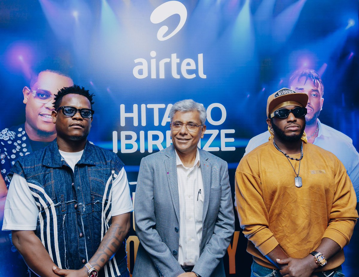 airtelrw's tweet photo. Iyo urenze wifatanya n'abarenze! 🔥😉
Amakuru arenze ni uko twishimiye kuba umufatanyabikorwa n'ibihangange @brucemelodie, @theben mu gitaramo cya #SummerCountryTour 🔥

Nawe #HitamoIbirenze kuko #Urenze! https://t.co/QiKtRtFqTr