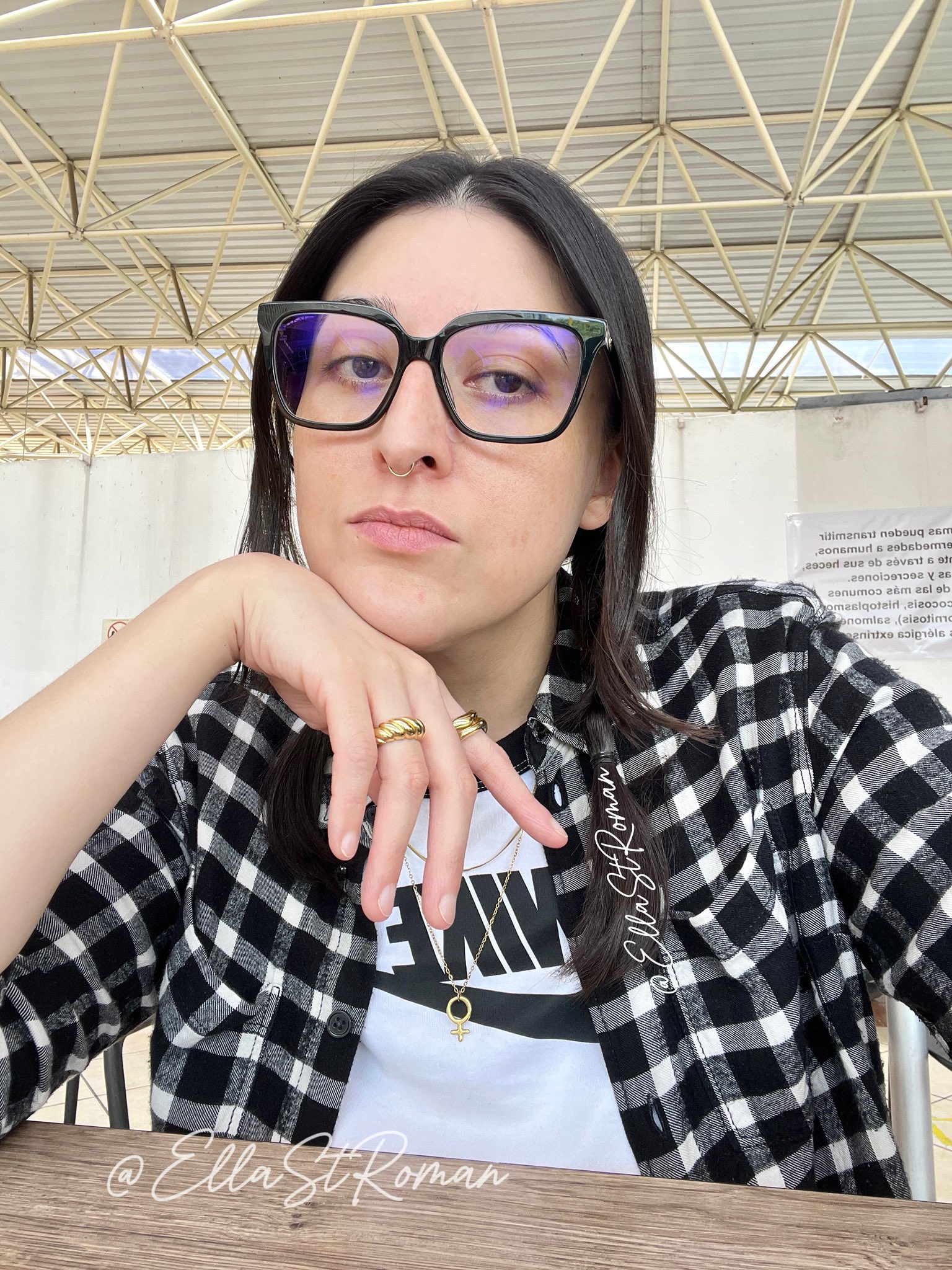 Amigos, tengo lentes nuevos. https://t.co/dqHFPHBA1P
