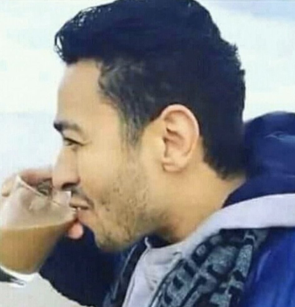 itzmaryam2000's tweet photo. في كنيسة جمب الصيدلية اللي بشتغل فيها طالع منها صوت عالي من أطفال بتردد حاجة ف بقول للدكتور (كان بيشرب شاي وواقف برا ومزاجه رايق) هو إيه اللي بيحصل ده قالي تلاقيهم بيحفظوهم قرآن https://t.co/bshPmchWJd