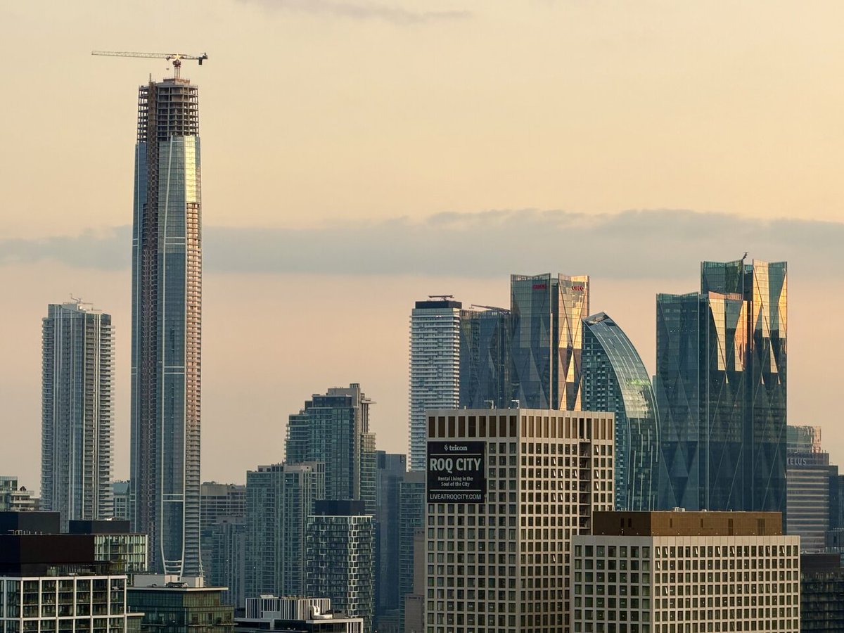Urban_Toronto's tweet photo. Toronto's record-breaking Sky Tower at Pinnacle One Yonge now stands nearly fully cladded, towering above the city's waterfront. https://t.co/xJnsWjAYtv https://t.co/ZfxqmnkIhF