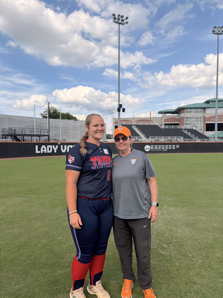 Cboshell_2028's tweet photo. Thank you so much @Vol_Softball for such an amazing camp! I had so much fun and learned a lot this last two days!!! @KarenWeekly @MRhodesSmith @MarcWeekly @TMReneDaddis https://t.co/vbGtjoTaKp