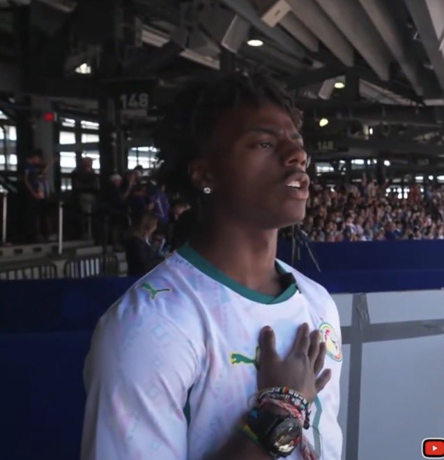 seydinaof's tweet photo. IShowSpeed avec le maillot du Sénégal 🇸🇳 

Il n’a pas oublié son vieux pote ♥️ https://t.co/cyHMZdne5U