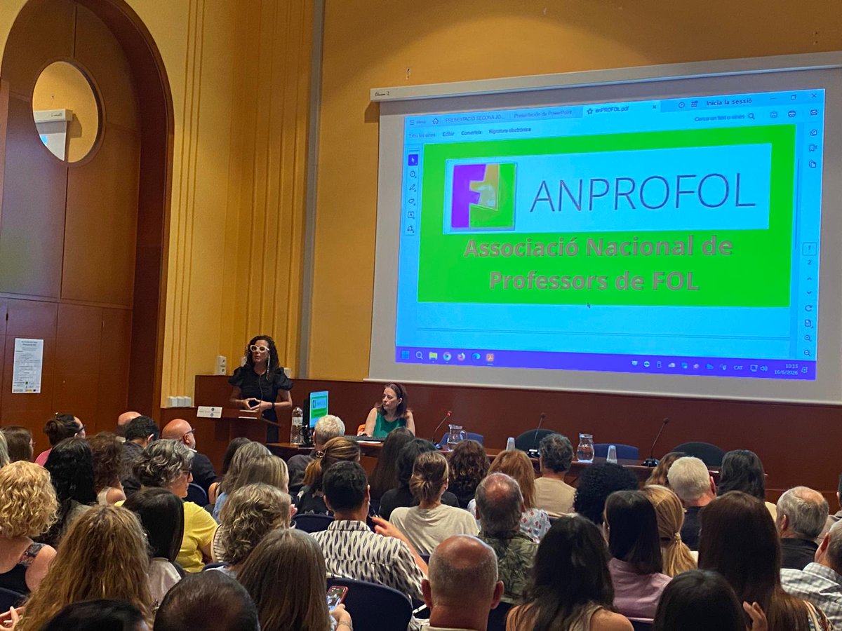 ANPROFOL's tweet photo. Presencia de la Asociación en las Jornadas de #FOLifutur para recordar la necesidad de incrementar el número de asociados, contar con compañeros dispuestos a conformar la nueva Junta y de que nunca se apague la LLAMA
#Fol https://t.co/QyB63FsYzd