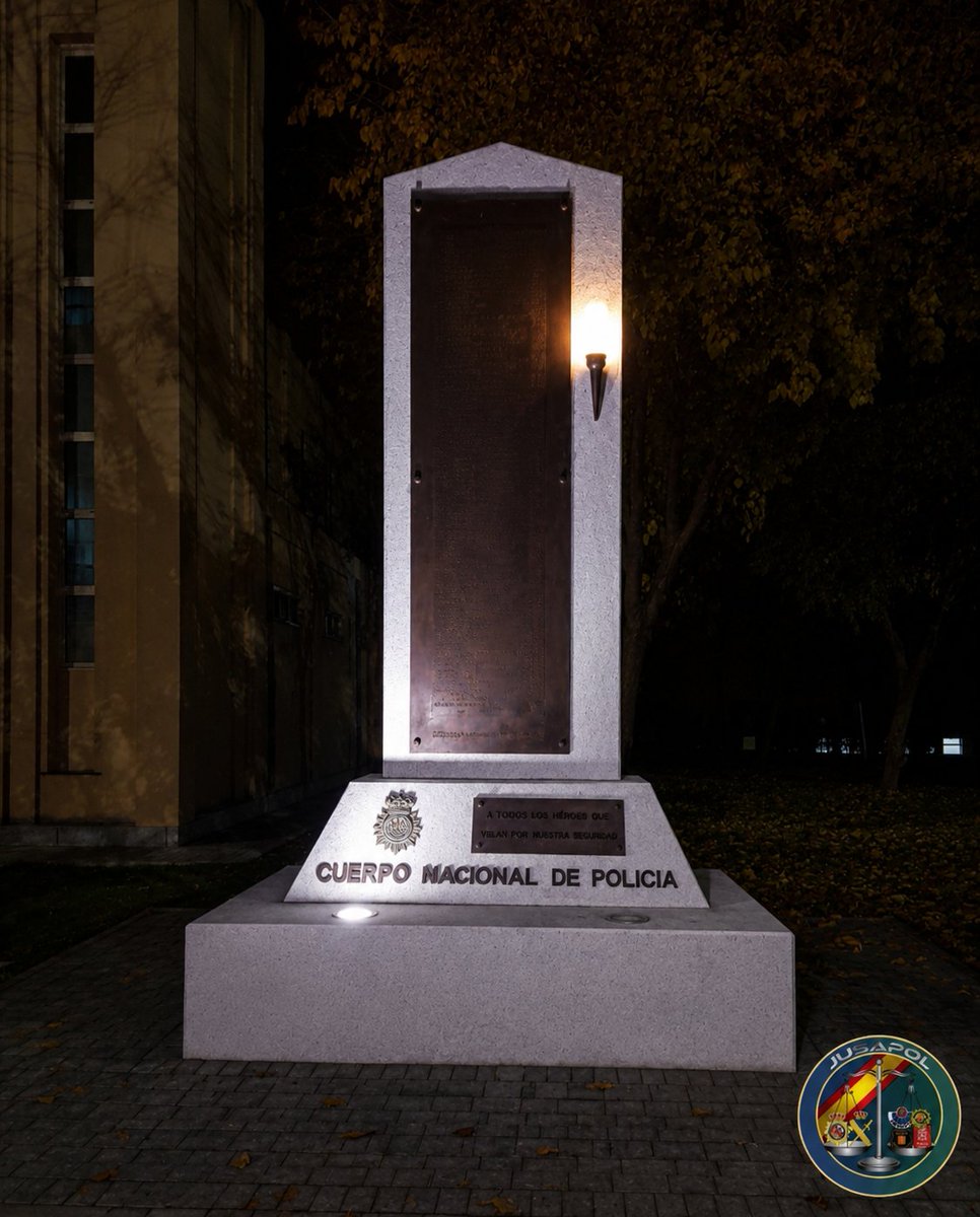jusapol's tweet photo. 🖤 Hoy, queremos rendir un pequeño homenaje a todas las víctimas del terrorismo, muy especialmente a los compañeros de la Policía Nacional

Honor y gloria 💙💚 🇪🇦 

¡¡NO OS OLVIDAMOS!!

#DiaDeLasVictimasDelTerrorismo de la 👮‍♂️👮.

Recordar es un deber 🇪🇦

#Memoria #Dignidad #Justicia