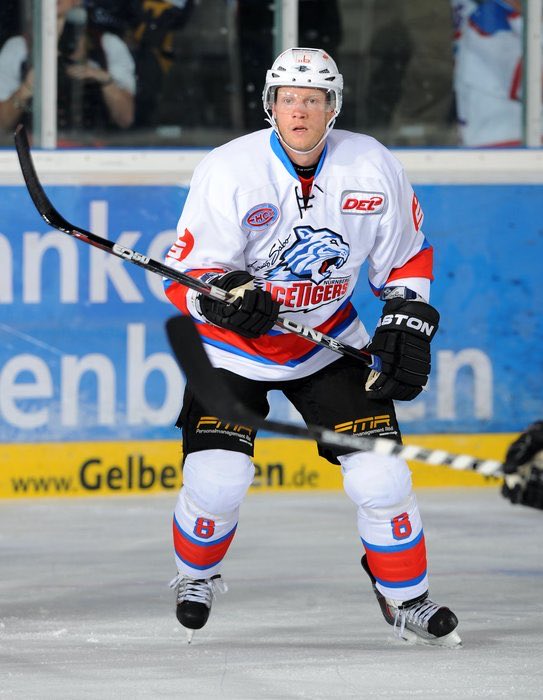 DanNitS04's tweet photo. On this day: Happy Birthday Jame Pollock - er feiert heute seinen 47 Geburtstag. 

Unvergessen seine 27 Tore und 41 Assists in der Vizemeister-Saison 2006/07.

#legende https://t.co/Qwaj5CFkem
