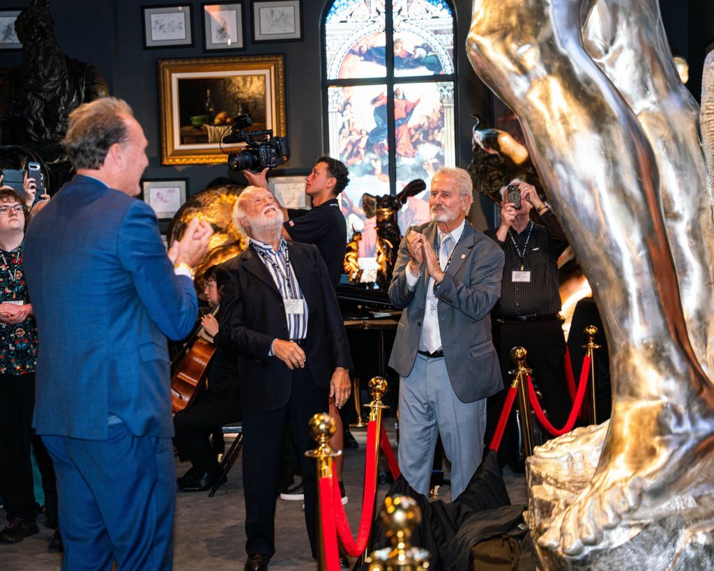 Treasure_Invest's tweet photo. The people behind the project.

Years of dedication, craftsmanship, and collaboration led to this moment.

Thank you to everyone who helped bring Michelangelo's David in pure silver to life.

Art History in the Making.

#PureSilverDavid https://t.co/Jik3l0K2wD