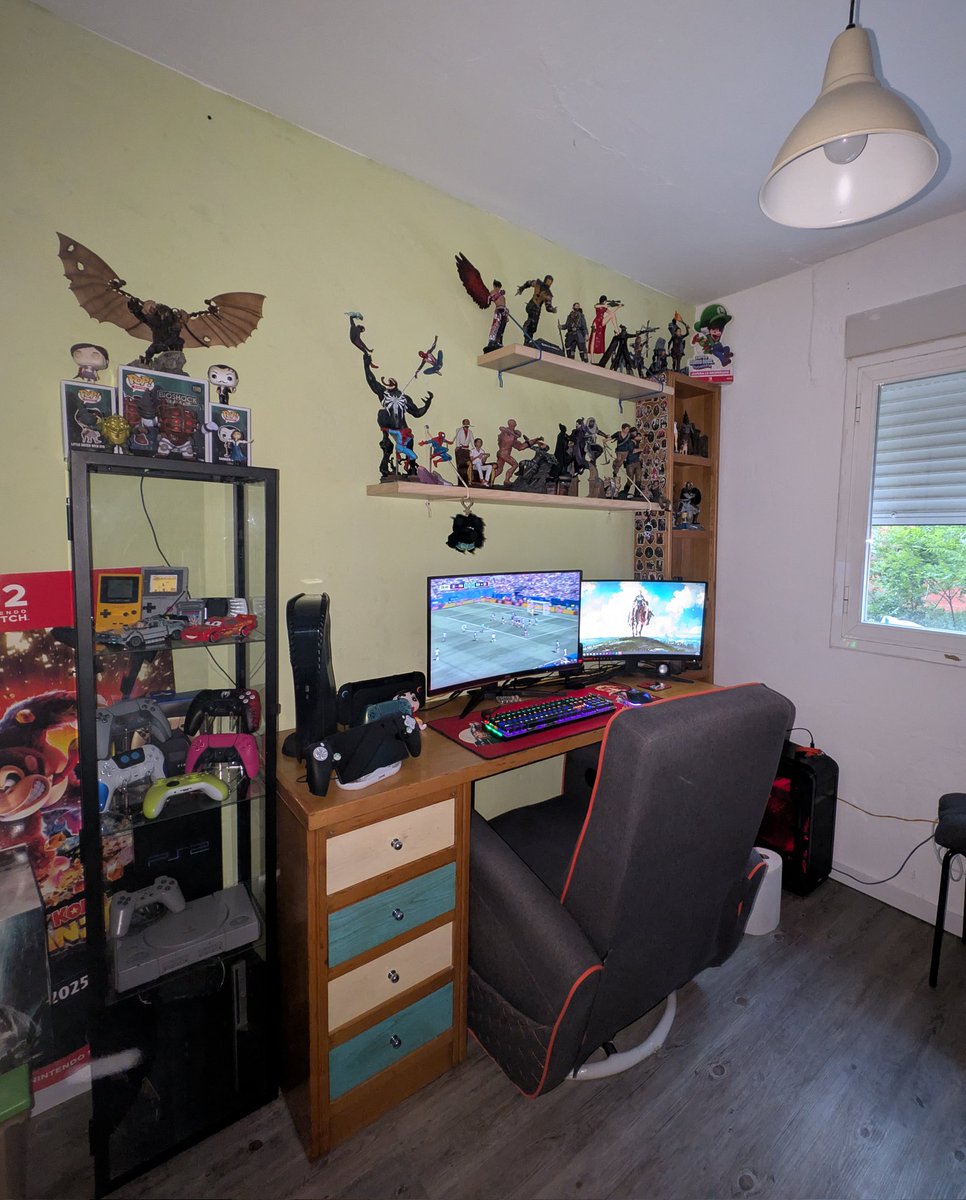 SrtaCristantine's tweet photo. Aproveché el día libre para poner la habitación en orden y colocar los ultimos juegos comprados...

En una semana estoy de vacaciones y tengo que aprovechar al máximo 😭 https://t.co/mIBZM9T3vn