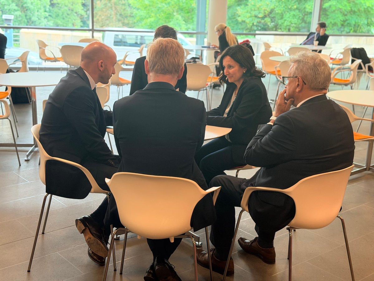 MZEZ_RS's tweet photo. Državna sekretarka Tamara Weingerl Požar @PozarTamara se je ob robu #GAC srečala s kolegi 🇦🇹 Avstrije, 🇮🇹 Italije, 🇫🇷 Francije in 🇪🇸 Španije ter prihodnjo predsedujočo Svetu EU - 🇮🇪 Irsko. 

Izpostavila je pomen krepitve bilateralnega sodelovanja, dobrih sosedskih odnosov in tesnega povezovanja pri ključnih evropskih temah. Irski je zaželela uspešen začetek predsedovanja 🇪🇺 Svetu EU.