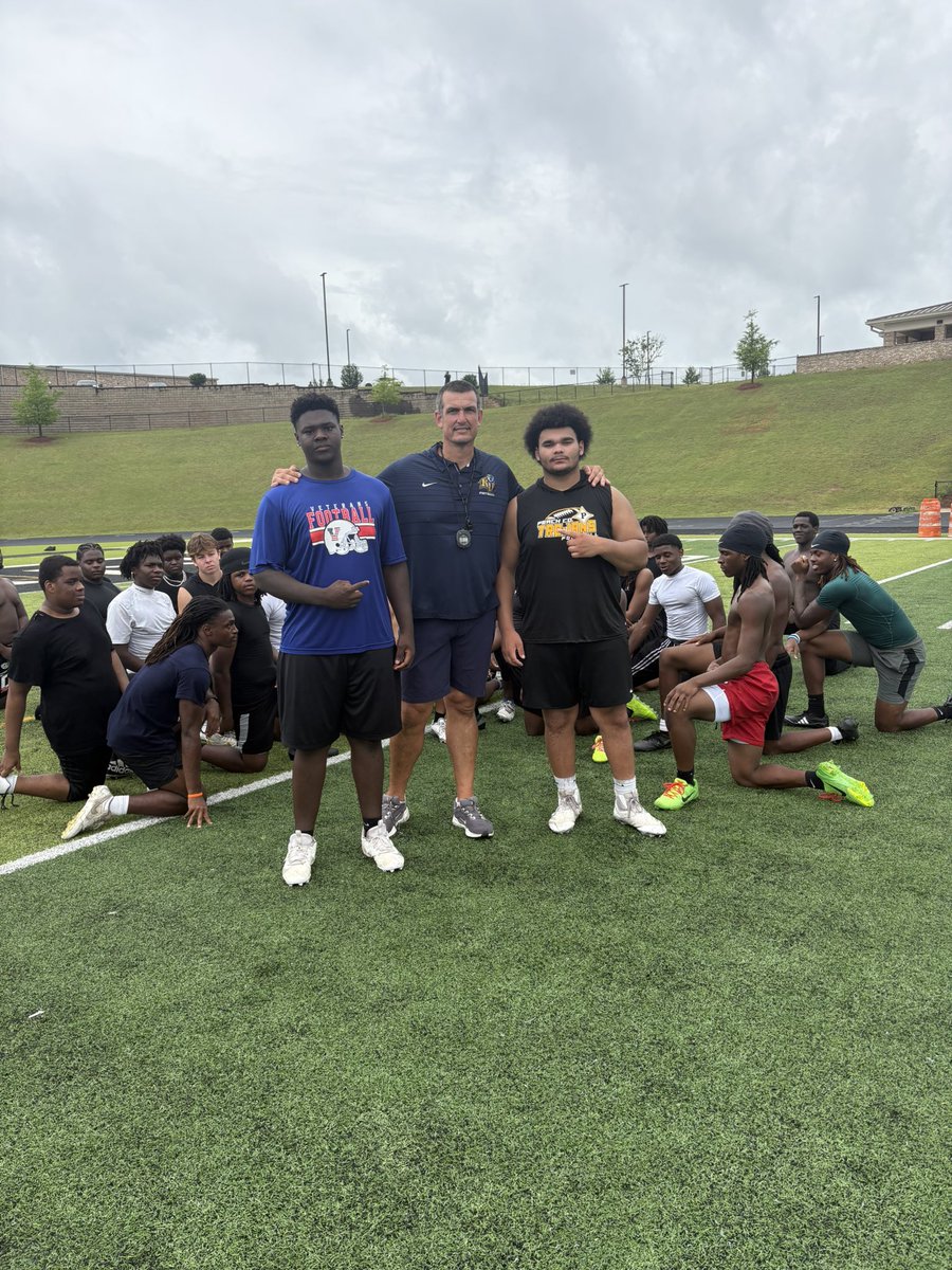 ReinhardtFB's tweet photo. Camp #5 

Offensive MVPs!: QB, OL, WR, RB https://t.co/LxKvz8XOpl