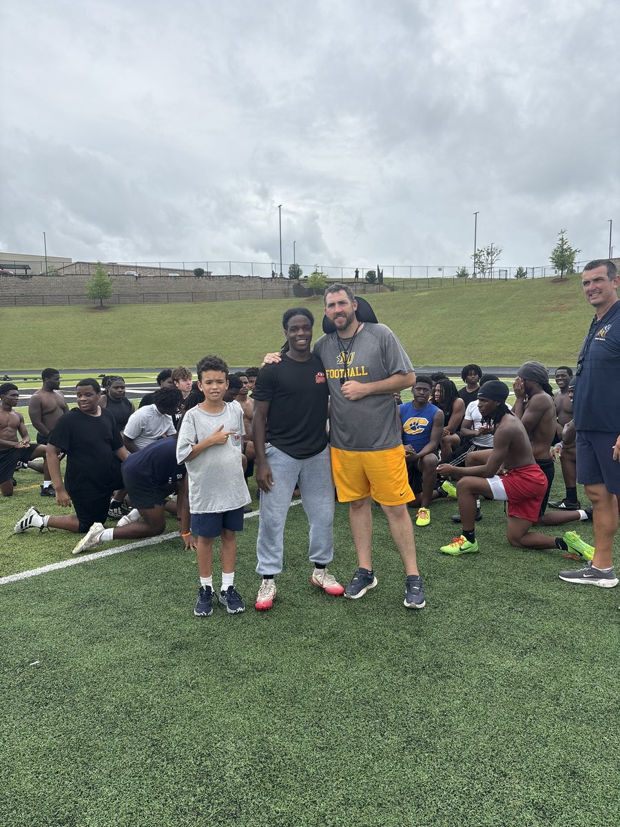 ReinhardtFB's tweet photo. Camp #5 

Offensive MVPs!: QB, OL, WR, RB https://t.co/LxKvz8XOpl