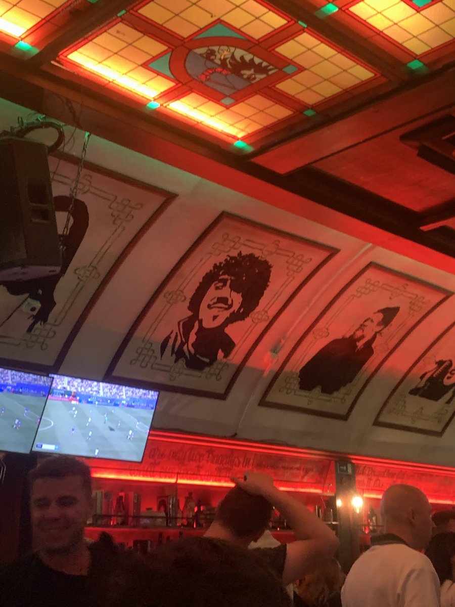 ukocsgo's tweet photo. @KRL_STREAM t’as un bar à Prague ?? Sinon demande des droits 😆 https://t.co/xkVZ2JbUS3