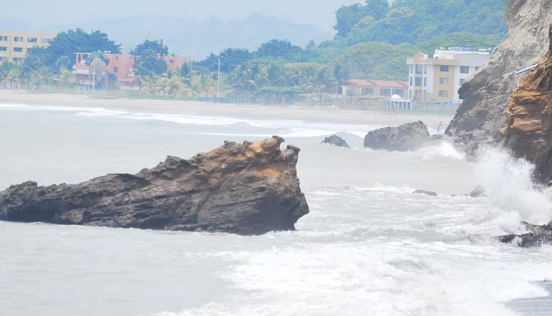 Expedientes_ec's tweet photo. 🇪🇨 | El Instituto Oceanográfico y Antártico de la Armada advierte sobre la llegada de olas de alta energía a las costas de Ecuador.
https://t.co/GsYRN52u2n
#INOCAR #Ecuador #Oleaje #CostaEcuatoriana #Prevención https://t.co/kfgCwYvsYn