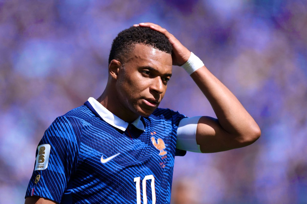 FootballSpot__'s tweet photo. 🇫🇷 France ended the first half with ZERO shots on target against Senegal despite having Mbappé, Olise, Dembélé, and Doué in their starting XI. https://t.co/5gdVQCrlV7