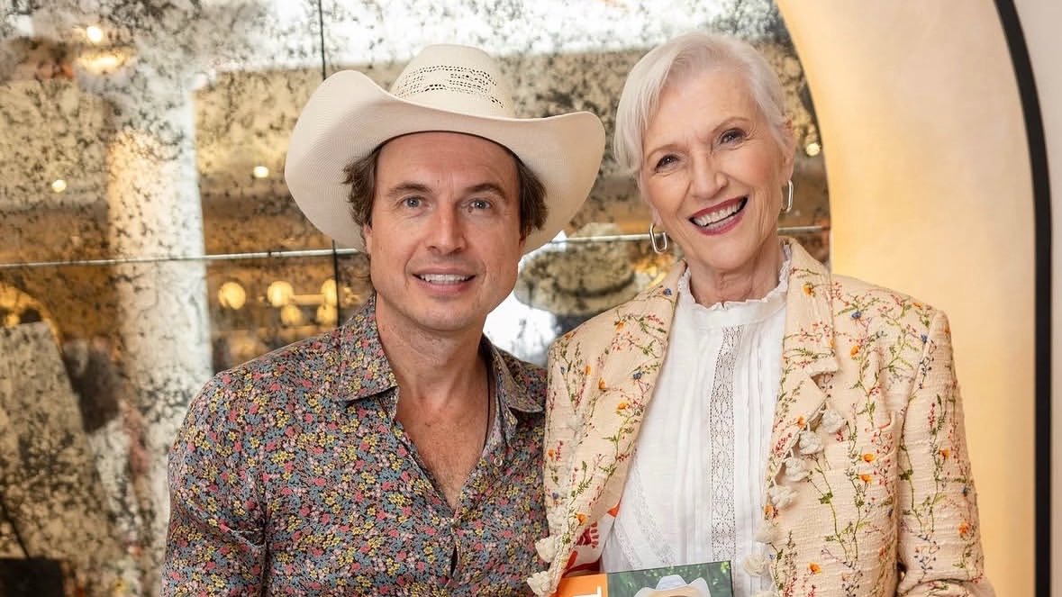 EvanLuthra's tweet photo. 🚨ELON MUSK'S BROTHER SOLD HIS COMPANY FOR $307 MILLION AT 26.. 

THEN GAVE UP TECH COMPLETELY TO COOK FOR FIREFIGHTERS IN THE RUBBLE OF 9/11.. THIS IS THE MUSK NOBODY TALKS ABOUT..

Most people only know Kimbal Musk as Elon's younger brother.. But his actual life path makes almost no sense on paper..

In 1989, at 17, he left South Africa for Canada with almost no money.. He paid his way through university running a house-painting franchise.. And won manager of the year doing it..

Then in 1995 he moved to Palo Alto with Elon and they started Zip2.. An online city guide and mapping company, years before Google Maps existed..

They were broke.. They slept on the office floor and showered at the local gym.. To impress investors, they built a giant fake casing around a normal PC to make it look like a supercomputer..

In 1999 Compaq bought Zip2 for $307 million.. Kimbal, at 26, walked away with around $22 million..

He could have done anything.. Retired.. Started another tech company.. Coasted on the PayPal and Tesla fortunes that were coming..

Instead he enrolled in culinary school in New York to become a chef..

His timing was brutal.. He graduated in 2001.. Right as 9/11 happened.. He lived steps from the World Trade Center..

So he grabbed his new skills and spent six weeks cooking for firefighters and rescue workers at Ground Zero.. 10 to 12 hour days in the wreckage.. Feeding the people pulling bodies from the rubble..

He said that experience changed everything.. Watching exhausted workers find comfort in a shared meal convinced him that food was his actual life's purpose..

He moved to Colorado and started building farm-to-table restaurants that sourced straight from local farmers..

Then in 2010 came the second turning point..

He broke his neck in a tubing accident and was temporarily paralyzed for three days.. He called it a near-death experience.. And it pushed him even harder into his mission..

He started a nonprofit that built outdoor learning gardens in hundreds of underserved schools.. Reaching hundreds of thousands of kids..

He co-founded an urban farming company growing food inside shipping containers in cities.. Each one producing the equivalent of two acres of farmland..

And then in 2022 he did the strangest pivot yet..

When Intel decided to shut down its light-drone division, Kimbal bought the whole thing.. 9,000 drones and the engineering team..

Now his company flies massive drone shows that act as pixels in the sky.. Including over 3,000 drones above St. Peter's Basilica at the Vatican.. Recreating Renaissance art in the night sky..

One brother is trying to colonize Mars and build humanoid robots..

The other made his fortune in the same rooms.. Then spent the next 25 years on something almost nobody expected..

Feeding people, teaching kids to grow food, and turning the sky into art..

Same beginning.. Completely different definition of what to do with a fortune.