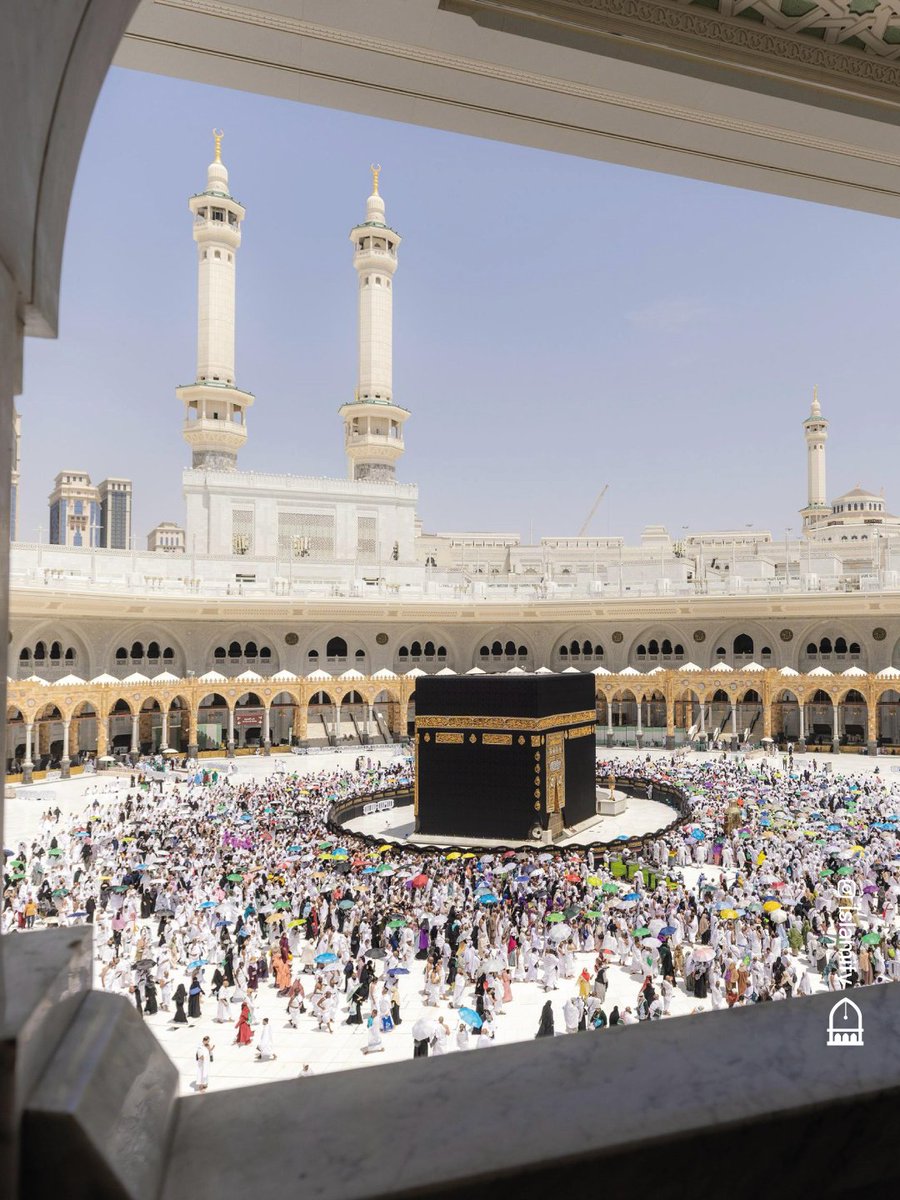 Alhamdhulillaah's tweet photo. The new Kiswa of the Kaʿbah unveiled https://t.co/zENSbbxhdQ