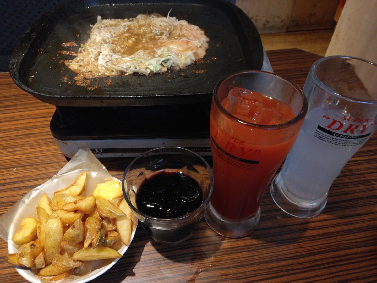 aipandap's tweet photo. 夜は、最近池袋にも店舗が出来た肉レモで食べ放題飲み放題しました。
たこ焼きやお好み焼き、もんじゃを自分で作れます。
レモンサワーは席にサーバーがあります。
お気に入りのお店です。 https://t.co/LVgmrF0qB4