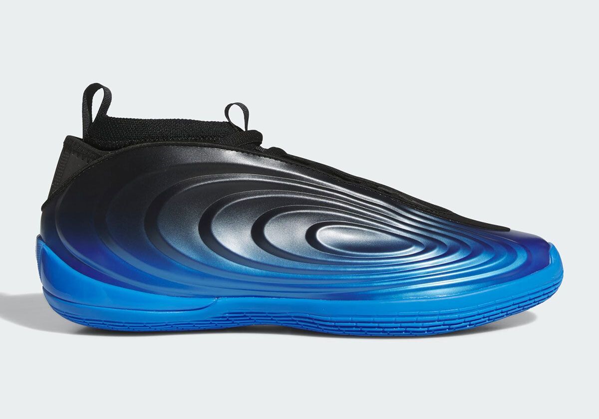 SneakerNews's tweet photo. Gradients come to the adidas Harden Vol. 10 in black &amp; blue 💙 

📆 Expected for Summer/Fall '26 ($160) 

More details: https://t.co/TCSQ4sfjDR https://t.co/DDrrsUGni5