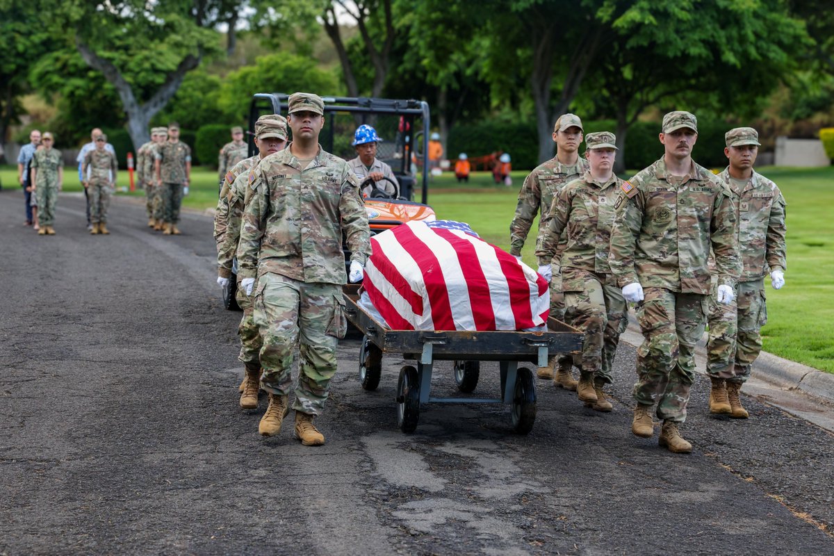 dodpaa's tweet photo. DPAA personnel respectfully disinterred three caskets from the National Memorial Cemetery of the Pacific. These possible remains have been transferred to our Hawaii laboratory for forensic analysis as we continue our mission to identify our "Unknown" service members.​
#DPAA https://t.co/FGrXIRwLFy