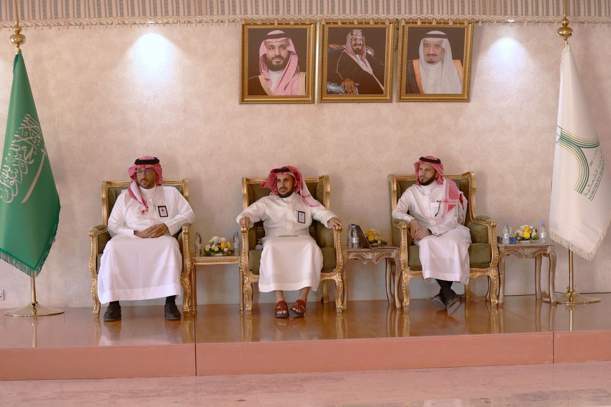 NBU_V_PAC_AF's tweet photo. عقد وكيل #جامعة_الحدود_الشمالية للشؤون الأكاديمية أد. سعود بن عبدالمحسن المقحم لقاءً مع أعضاء هيئة التدريس المكلفين بتدريس مقررات السنة الأولى المشتركة، ناقش خلاله عددًا من الموضوعات المتصلة بتجربة الطلبة الأكاديمية، والفرص التطويرية المرتبطة بها.
وثمّن سعادته جهود أعضاء هيئة التدريس وإسهاماتهم في دعم مستهدفات السنة الأولى المشتركة، مؤكدًا أن هذه المرحلة تمثل ركيزة أساسية في بناء المسيرة الأكاديمية للطلبة وتعزيز فرص نجاحهم وتميزهم.