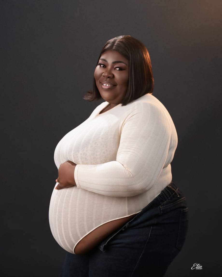 Spicity_gal's tweet photo. After 26 years of been called barr£n
After 26 years of waiting 
After 26 years crying
The lord has remembered her family and blessed them with pink jet.

Let celebrate her. https://t.co/w4ZU5AcN07