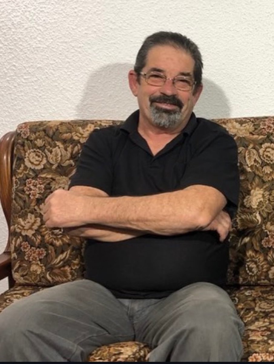 SOMOSHINCHASS's tweet photo. No hay palabras para describir lo que se siente. Incondicional como pocos, siempre desde donde le tocara estar, dirigente, jugador, y hasta cantinero. 
Seguro nos dejó a todos un pedacito de lo que él fue. 

HASTA SIEMPRE HECTOR DARÍO, PARA SIEMPRE EN EL CORAZÓN DEL HINCHA https://t.co/O34vPdPlDv