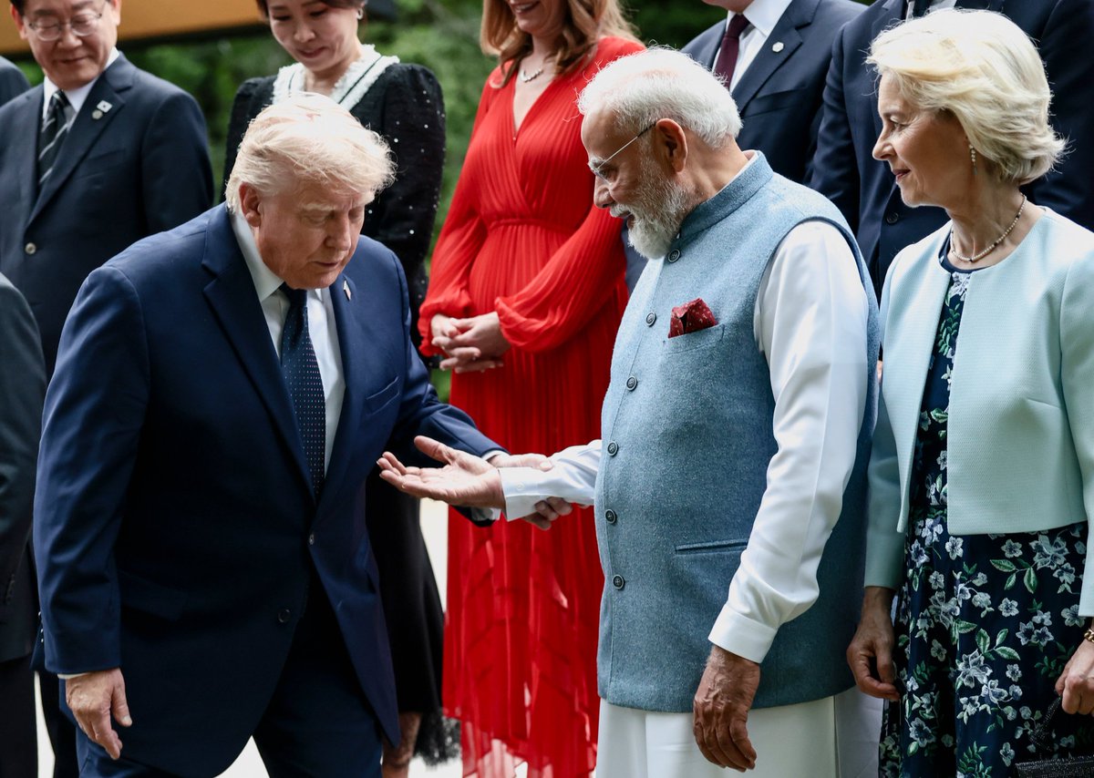 sidhant's tweet photo. From G7 summit:

Picture ctsy
Evelyn Hockstein/Getty
Spotted by Aaron Ruper https://t.co/hRRn0CRgy3