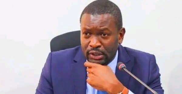 nyorude's tweet photo. SIFUNA: Is SHA working in Homa Bay?

WANGA: SHA is not working.

SIFUNA: But you've been the loudest at rallies claiming SHA is working & supporting this administration.

WANGA: The truth is SHA is not working, actually it owes Homa Bay Hospitals sh 350 Million.

SIFUNA: Funny enough, you're loudest supporter of this administration that doesn't care of your people's health.

WANGA: 😪😤😓😴😴😥

SIFUNA: 🤔