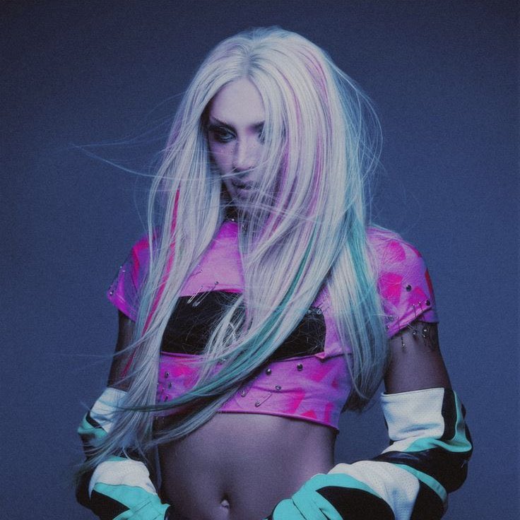 PablloWorld's tweet photo. Pabllo Vittar revelou ao “PopLine” que seu 7º álbum de estúdio já tem nome e estética definida para o 2º semestre. Com foco internacional, ele será super pop e eletrônico. Colaborações internacionais estarão presentes entre as 10/14 faixas do projeto (o número exato pode mudar). https://t.co/jIYb9rAKbz