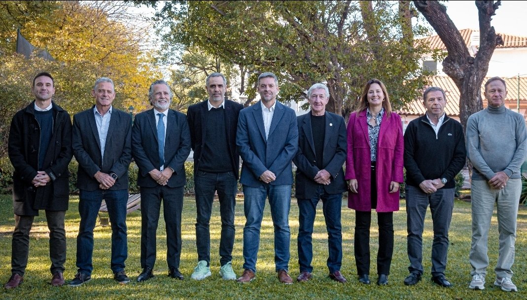 DropTenis's tweet photo. *Calleri continuará al frente de la AAT hasta 2030*
La Asamblea Gral Ordinaria que proclamó formalmente a las autoridades de la única lista oficializada. Confirmó que la AAT se encuentra completando los últimos trámites regulatorios para la habilitación definitiva de el ex KDT. https://t.co/YtE3dB1UdP