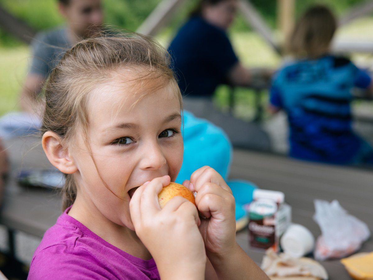 FeedMoreInc's tweet photo. 📢 Free meals for kids and teens at sites across #RVA and the TriCities! 📢

Visit https://t.co/dW0A5k0XJq or text FOOD or COMIDA to 304-304 to find a site near you. https://t.co/QHJzS5v7Lb