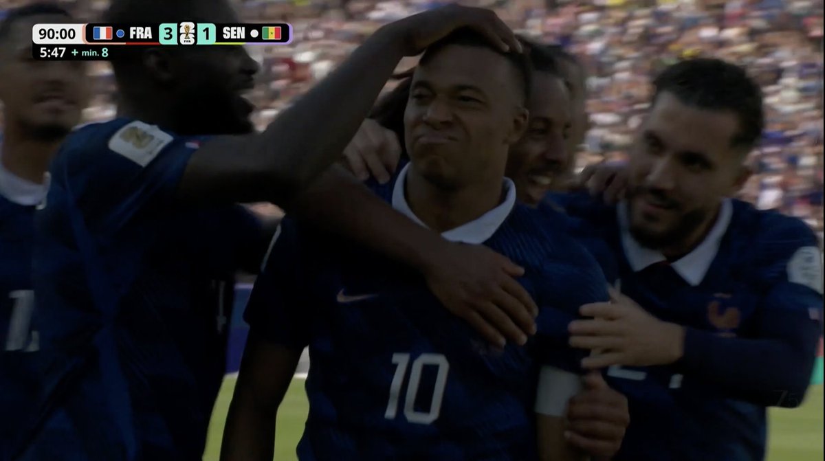 ofootball__'s tweet photo. 3-1 FRANCE. 🇫🇷

🚨 KYLIAN MBAPPÉ AGAIN!!!!!!!! 🚨

GOOOOOOOOOOOOOOOOOOOOOOOOOAAAAAAAAAAAAALLLLLLLLLLLLLLLLL!!!! 🤯🔥⚡

HE JUST CAN'T STOP SCORING! MBAPPÉ GETS HIS BRACE AND FRANCE ARE FLYING! 🐢🇫🇷🏆 https://t.co/yrQk4Pix4p