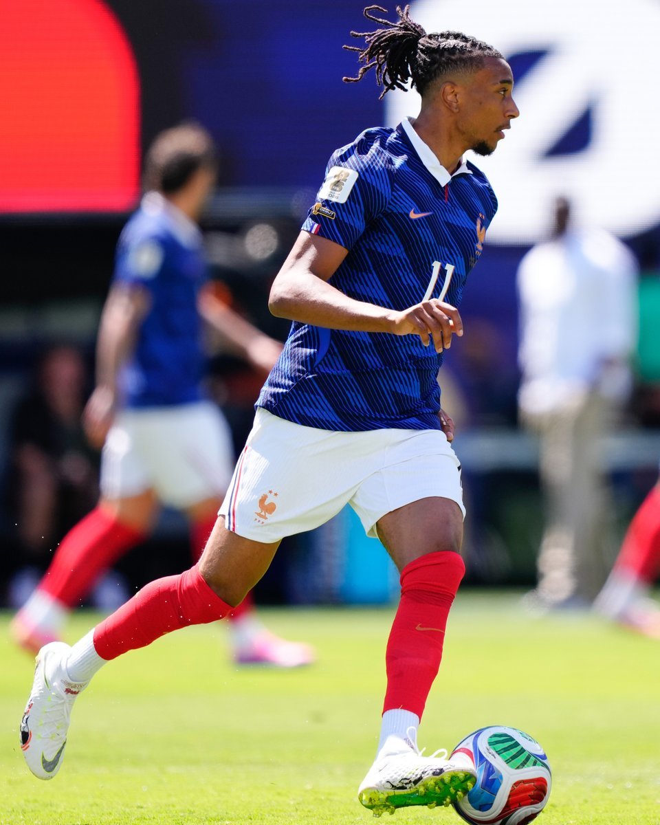 Minuto_Sport's tweet photo. #Francia🇲🇫 ha superado su primer obstáculo en su camino a llegar a la final. Con goles de #Mbappe con doblete y #Barcola derrotó a #Senegal🇸🇳 3 a 1. Los #Galos están afinados en este mundial
#mundialdefútbol https://t.co/3h8rJpqwgQ