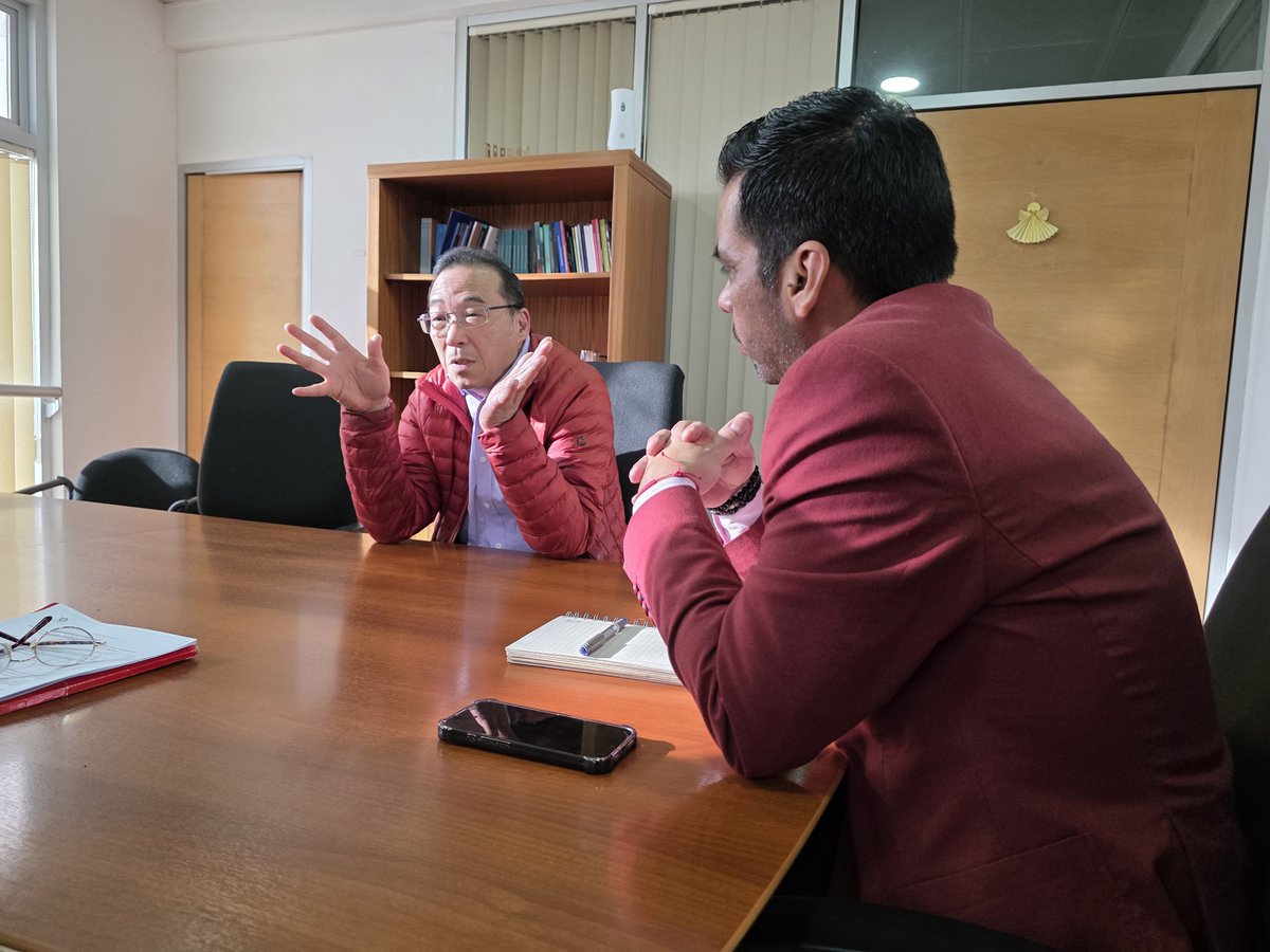 ColmedAtacama's tweet photo. Nuestra presidenta, Dra. @CarmenPazRosas3 y el decano de la Facultad de Medicina de la @UAtacama, Dr. Sergio Chiang, se reúnen con el rector de dicha casa de estudios superiores, Forlín Aguilera, a fin de abordar, entre otros temas, el de especialidades médicas para esa facultad. https://t.co/y8m4oQmZGj