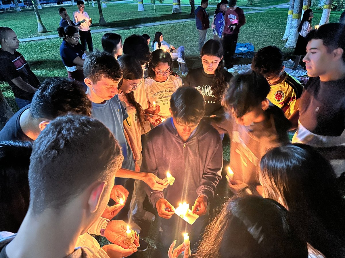 iunav's tweet photo. ✨ El descanso que el alma necesitaba.

En medio de la adrenalina del Campamento de Verano, nos detuvimos al aire libre para recibir el sábado con una reflexión: Dios quiere ser nuestra luz y lugar seguro. Cuidar el corazón y la espiritualidad es parte de nuestra formación integral. 🌅🤍 #IUNAV #Sabado