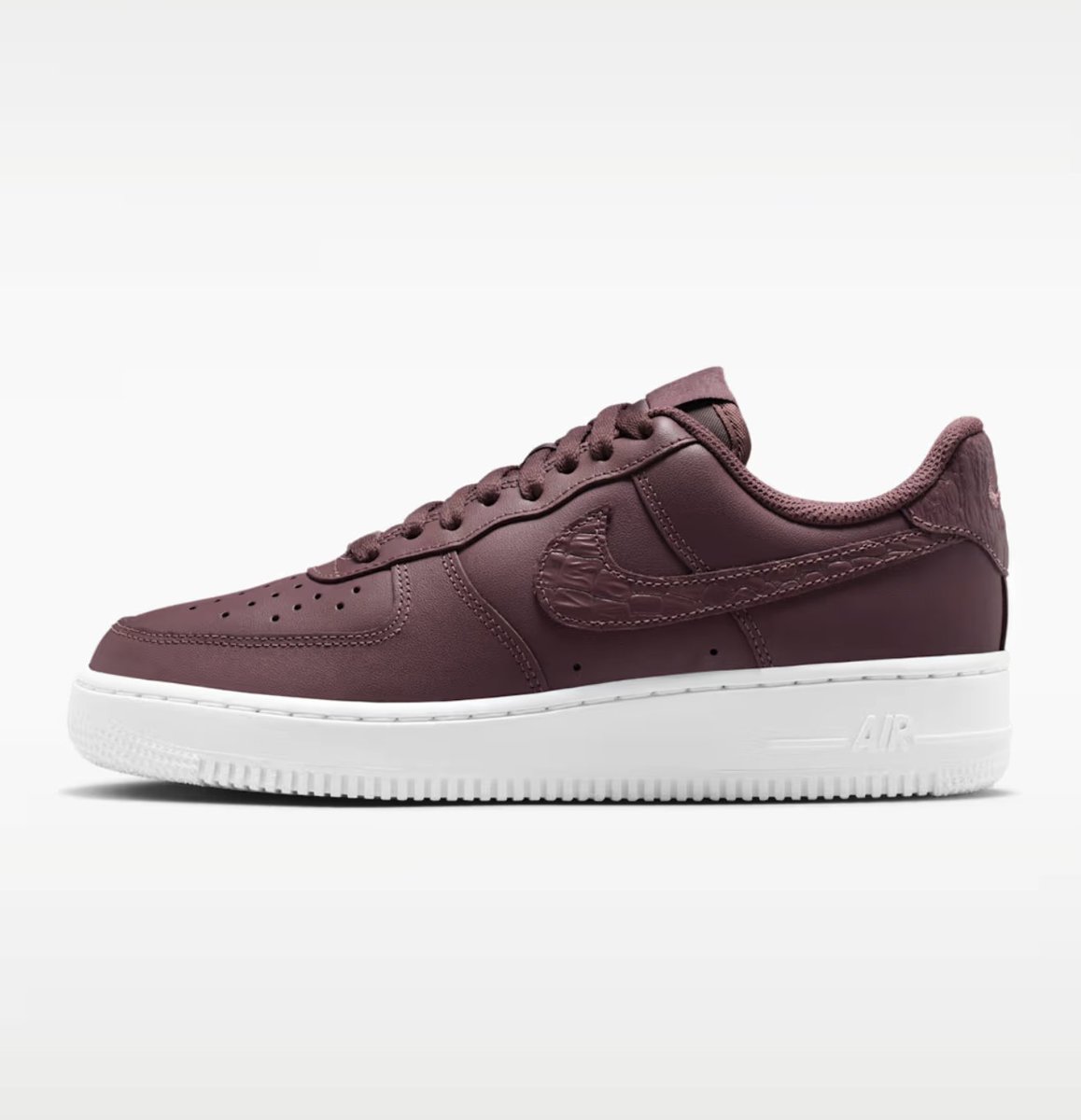 SOLELINKS's tweet photo. Ad: Women’s Nike Air Force 1 '07 SE ‘White/Tattoo’ on sale for $67.18 + FREE shipping, use code SUMMER => https://t.co/bAv2vDjko7 https://t.co/OXwAqWRAlv