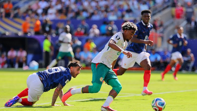 FootballFeedHub's tweet photo. Kylian Mbappé heard the World Cup anthem and remembered who he is. 😮‍💨

⚽ 66'
⚽ 90+7'
France take down Senegal and open their Group I campaign with all three points. 🇫🇷🔥

🇫🇷 3-1 🇸🇳

#FIFAWorldCup #WorldCup2026  #France #Senegal #FRASEN https://t.co/yMKJpfOKuD