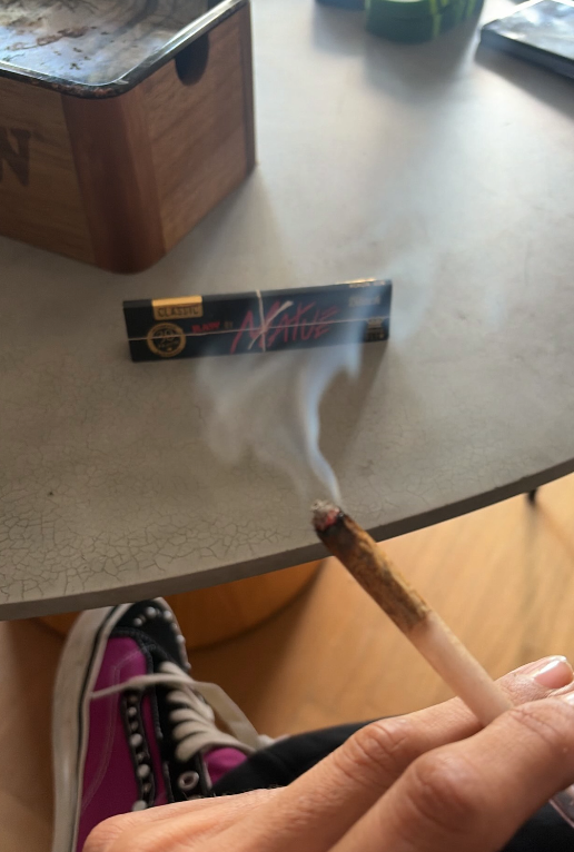trapcit0u's tweet photo. 🚨 A seda da RAW em parceria com o rapper Matuê pode ser encontrada a partir de R$ 14.

A "RAW MATUÊ BLACK KING SIZE SLIM" é fruto da colaboração entre o rapper e a RAW Rolling Papers, uma das marcas de seda mais populares do mundo. https://t.co/ngll9xC6zz