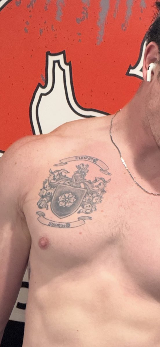 brzycs's tweet photo. @FaZeAdapt two of mine, family crest on the left pec and a verse with thorns, roses and a butterfly on my right forearm https://t.co/8ymmAogG71