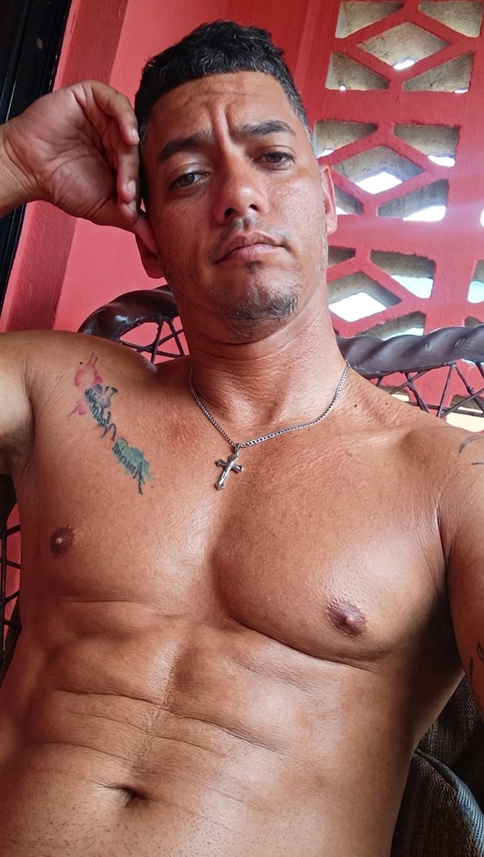 shezter03's tweet photo. Pero y que calor es 🥵 https://t.co/MpvUWnjRqx