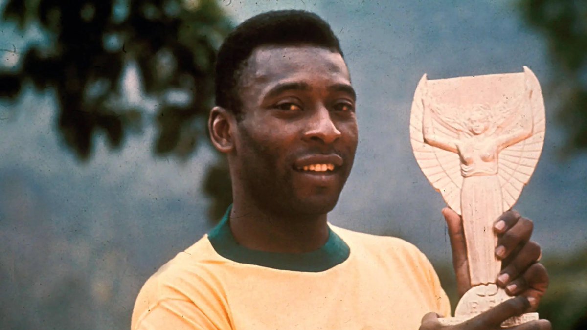 centregoals's tweet photo. 🚨🚨| Kylian Mbappé has 𝐒𝐔𝐑𝐏𝐀𝐒𝐒𝐄𝐃 both Lionel Messi and Pelé in FIFA World Cup goals.

→ Kylian Mbappe: 14 goals
→ Lionel Messi: 13 goals
→ Pele: 12 goals

Argentina plays against Algeria later tonight. 👀 https://t.co/HxFeZKsOVY