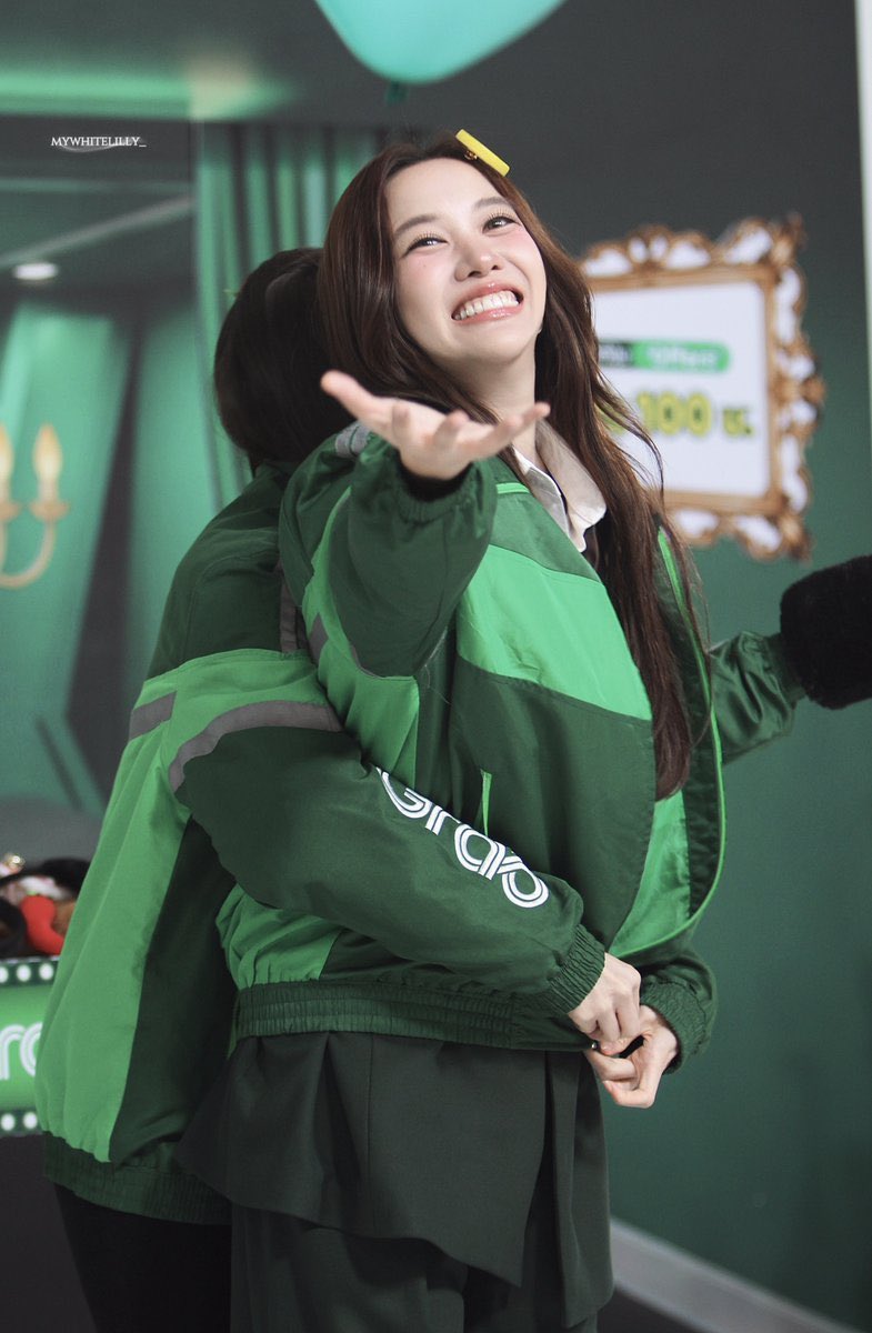 Lablab_FB's tweet photo. Those smiles. 🫠

GRABFOOD X FREENBECKY
#GrabFoodถูกกว่าชัวร์xFreenBecky
#ฟรีนเบค #FreenBecky

cr on pic https://t.co/UWSa8d5iEO