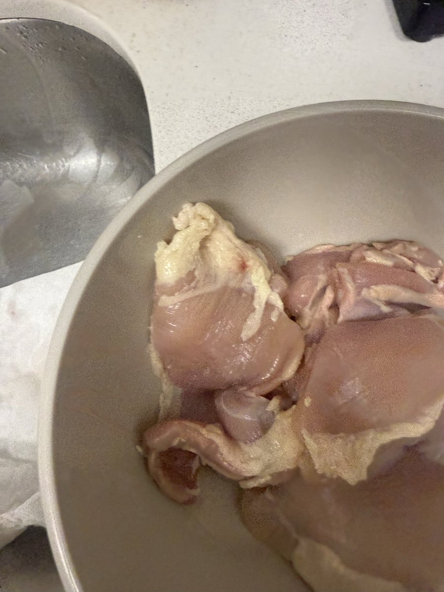 DaYiddish's tweet photo. @kroger not only are they price fixing, they’re selling chicken that’s half fat. @realDonaldTrump this is your America?? What a joke. Fraud https://t.co/vPrs6AMtua