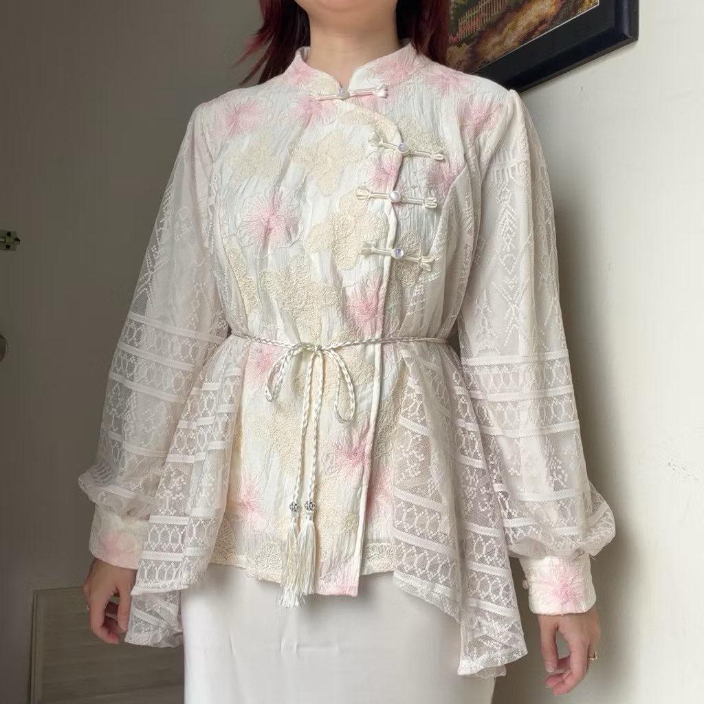 dlaelf67's tweet photo. Rekomendasi Atasan Wanita 

Outfit simple tapi tetap cakep? 
Blouse ini jawabannya

A thread https://t.co/xFuqq8A57c